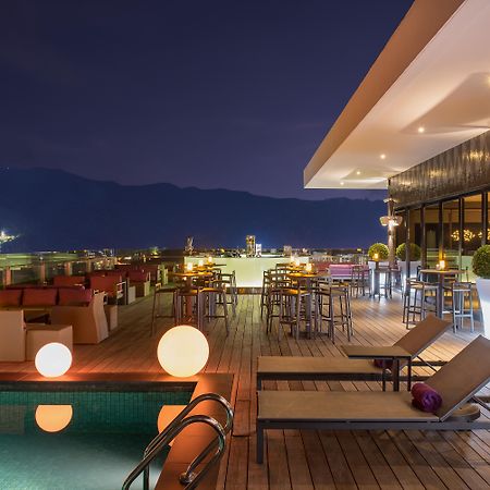 G Hotel Kelawai Tanjong Tokong Kültér fotó Skyline Rooftop