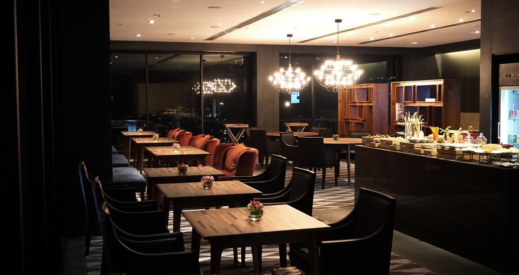 G Hotel Kelawai Tanjong Tokong Kültér fotó The Club lounge at Suvarnabhumi Airport