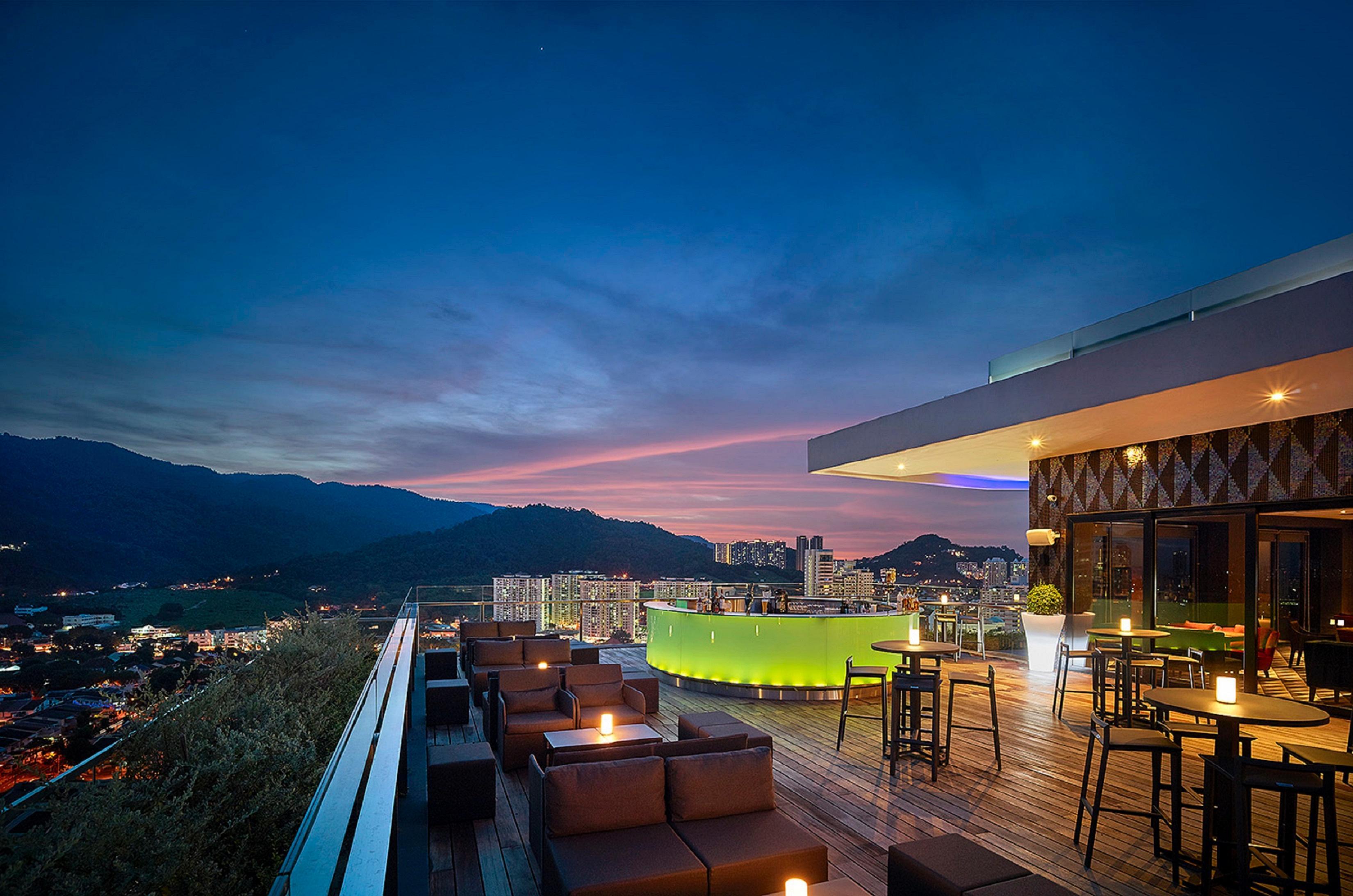 G Hotel Kelawai Tanjong Tokong Kültér fotó Sky Bar
