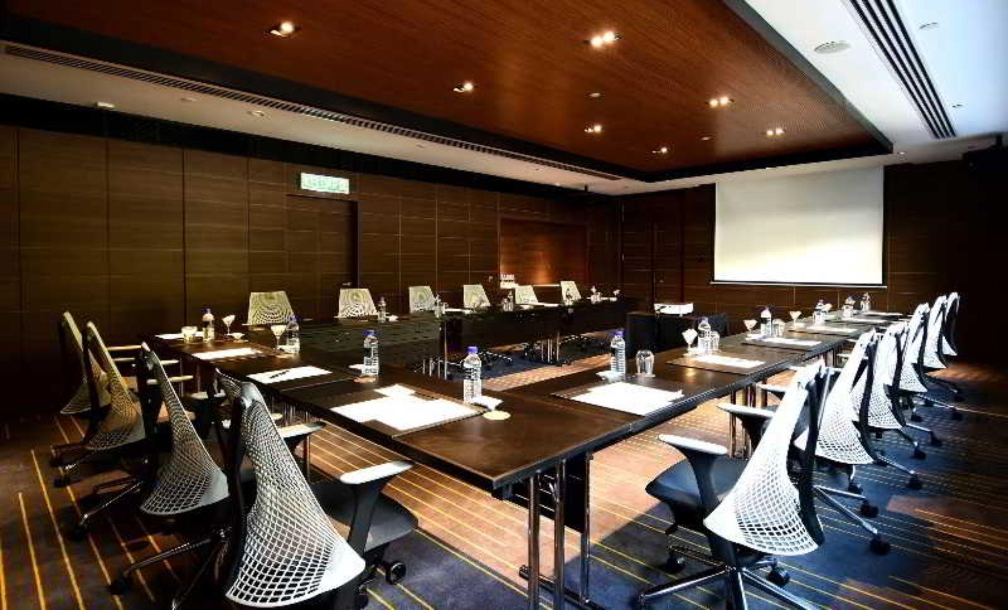 G Hotel Kelawai Tanjong Tokong Kültér fotó The meeting room of the International Criminal Court