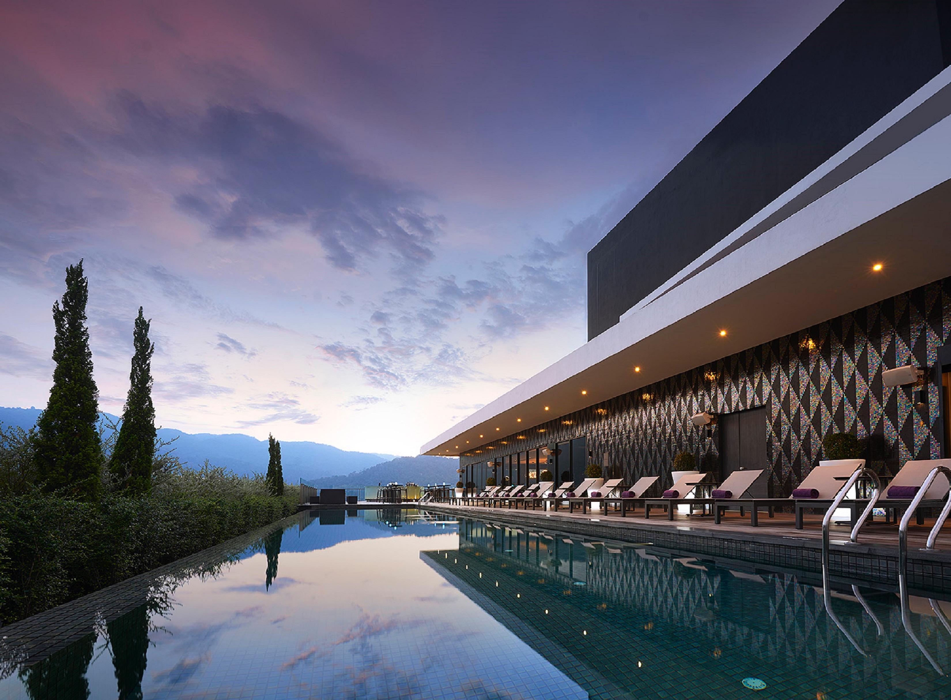 G Hotel Kelawai Tanjong Tokong Kültér fotó The hotel's rooftop pool