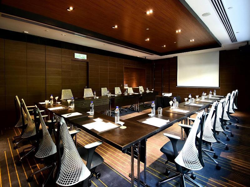 G Hotel Kelawai Tanjong Tokong Kültér fotó The meeting room