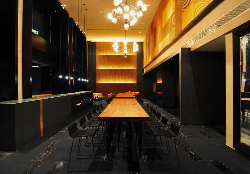 G Hotel Kelawai Tanjong Tokong Kültér fotó The interior of the restaurant