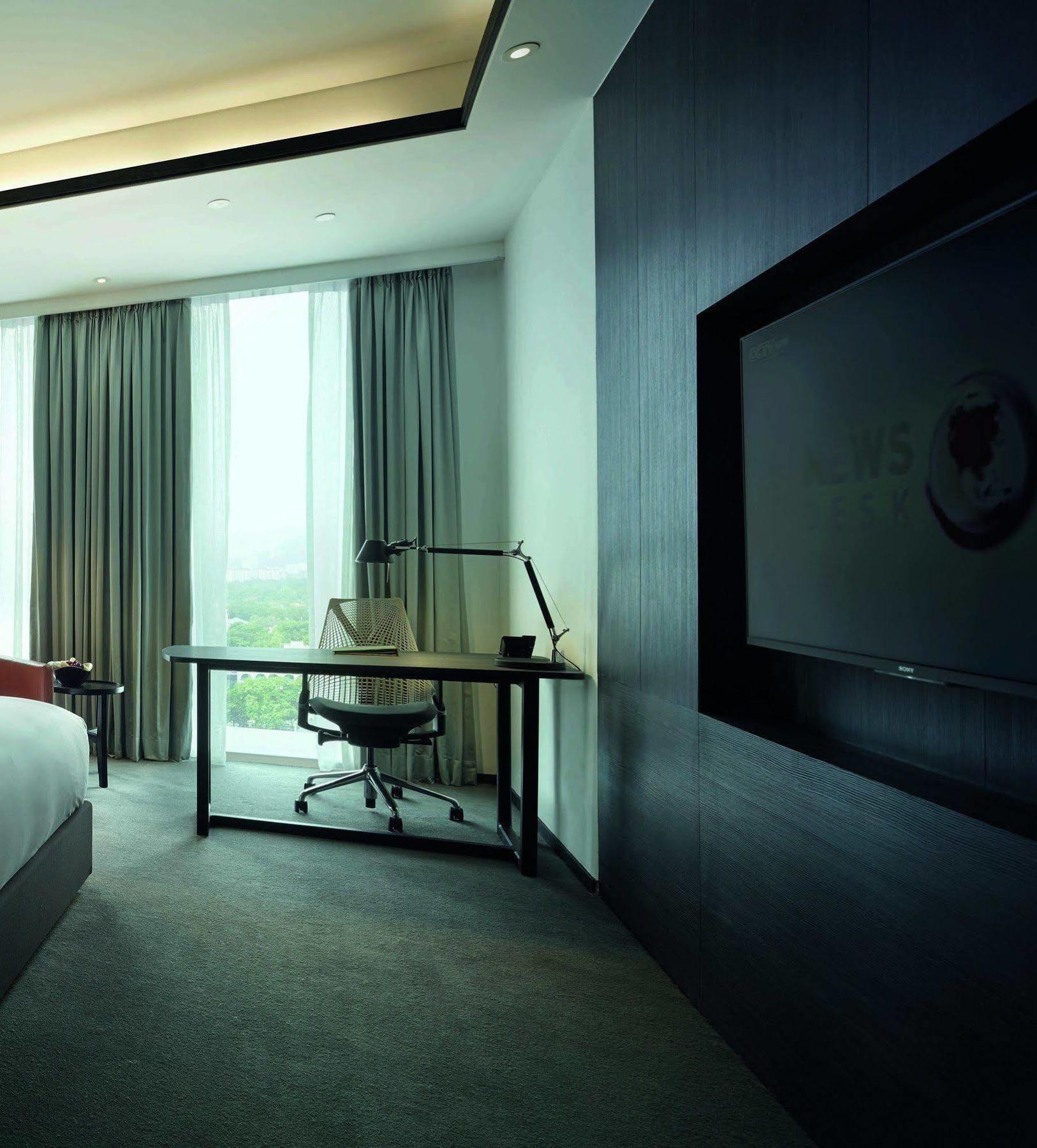 G Hotel Kelawai Tanjong Tokong Kültér fotó A room at the hotel